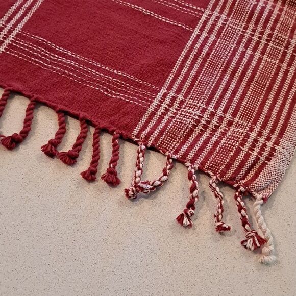 Pottery Barn Watson Plaid Table Throw Red White Cotton Fringe Holiday Table - Picture 4 of 8